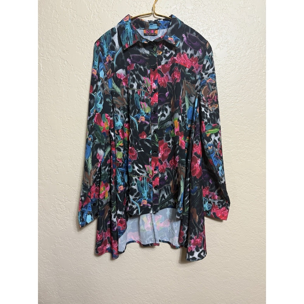 Isle By Melis Kozan Abstract floral Painterly Avant Garde Artsy Button Down M